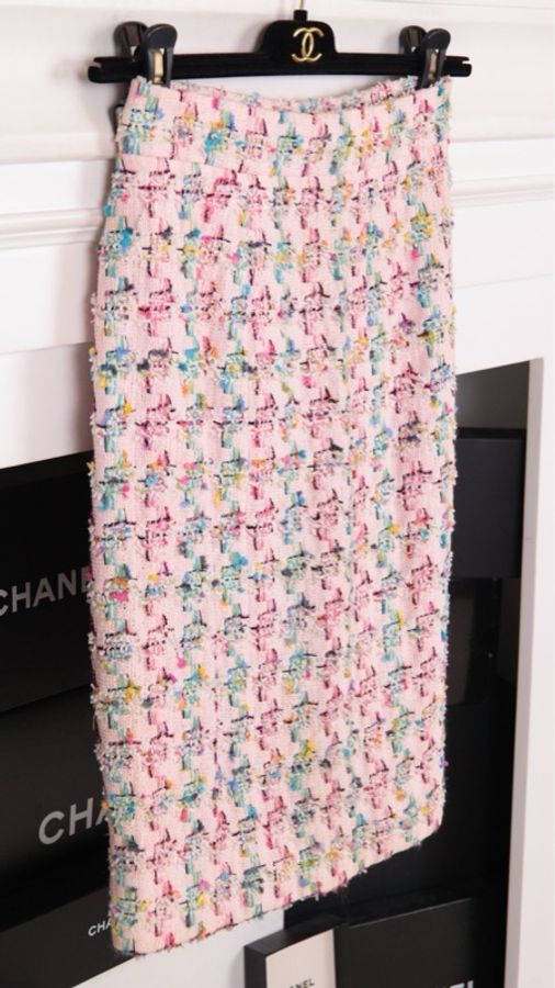Chanel 95年芭比系列秀款粉彩色粗花呢立领外套半裙套装-15