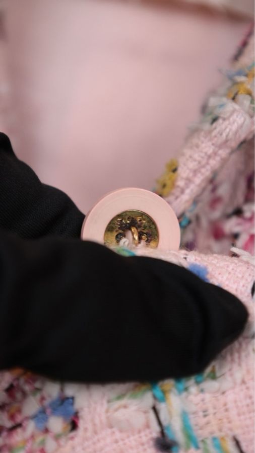 Chanel 95年芭比系列秀款粉彩色粗花呢立领外套半裙套装-31
