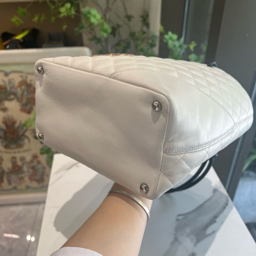 Chanel 香奈兒 白色 康鵬雙C皮紋托特包 9開 底長約20cm-4