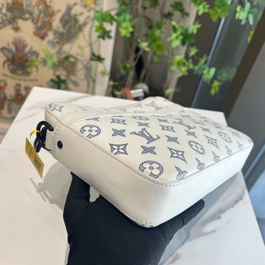 LV  郵差包 芯片款 底長約24 內裡子袋缺失-3