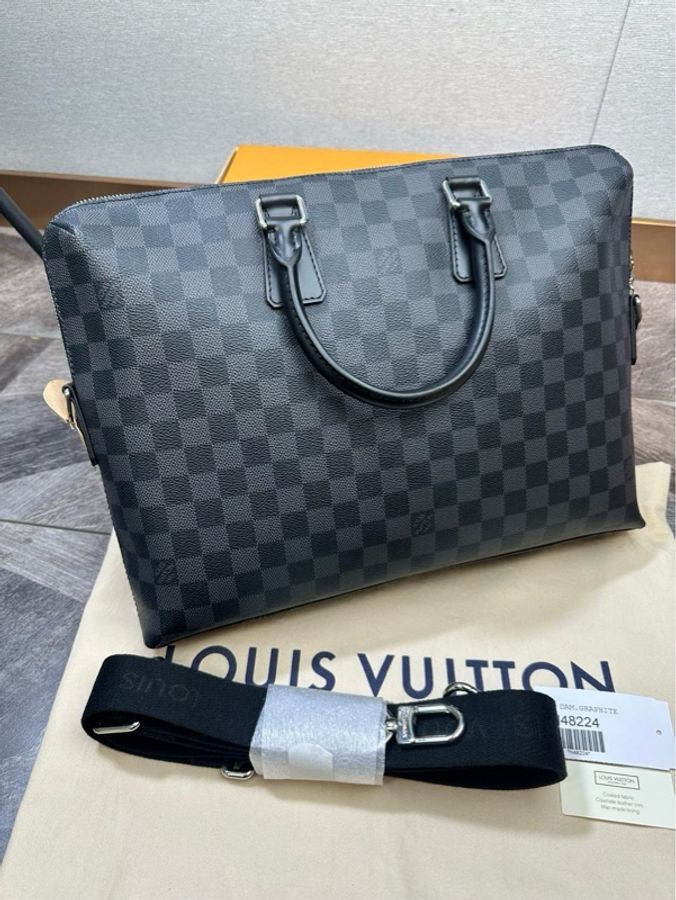 未使用 Louis Vuitton 路易威登 灰黑色棋盘格拼皮 公文包 手提单肩斜挎包 刺绣长肩带 百搭又耐用 日常商务都适合 轻便低调实用 型男必备 超值 公价:20000+ 尺寸:38*6*28cm-1