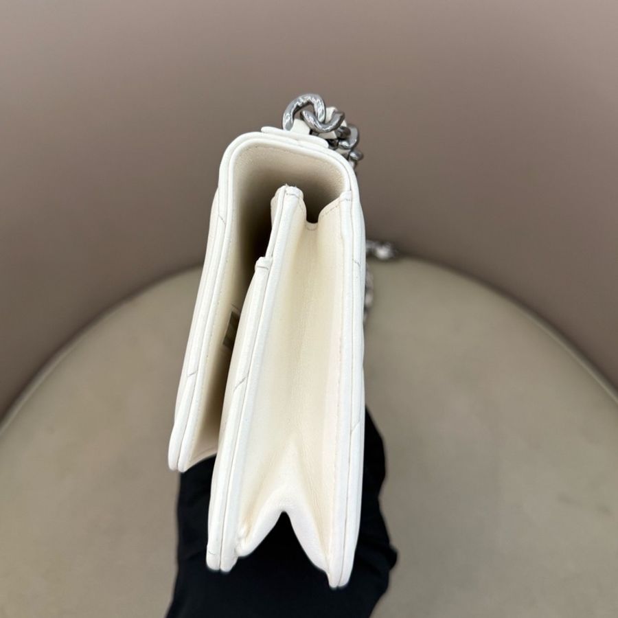CHANEL 香奈兒 白色金扣19bag woc 芯片款-3