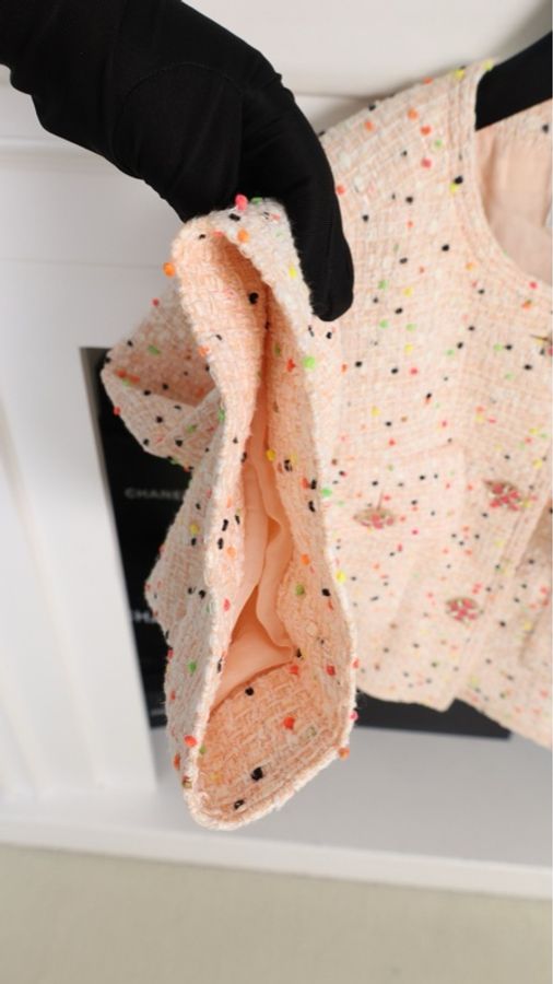 Chanel 19年沙滩系列秀款粉色糖豆琉璃扣两口袋外套FR36-21
