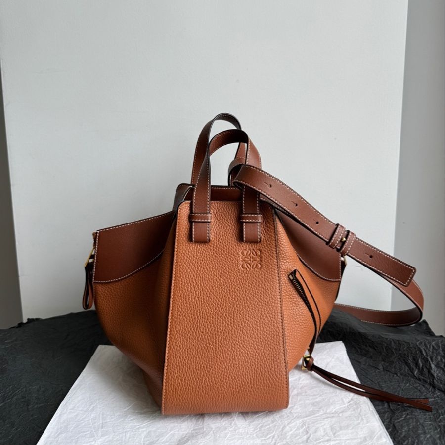 Loewe羅意威 Hammock小號吊床包,荔枝皮-0