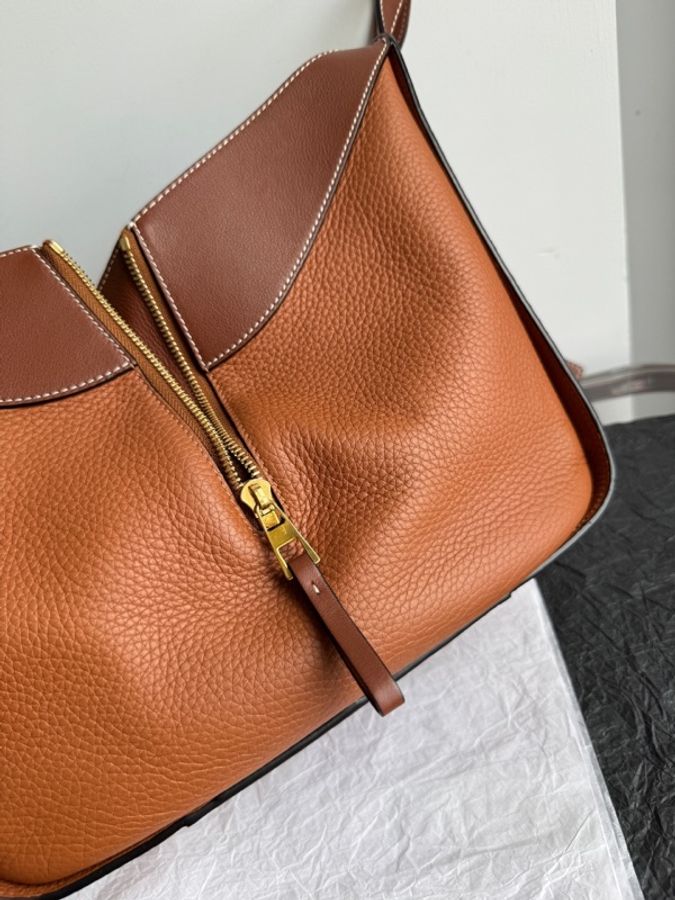 Loewe羅意威 Hammock小號吊床包,荔枝皮-3