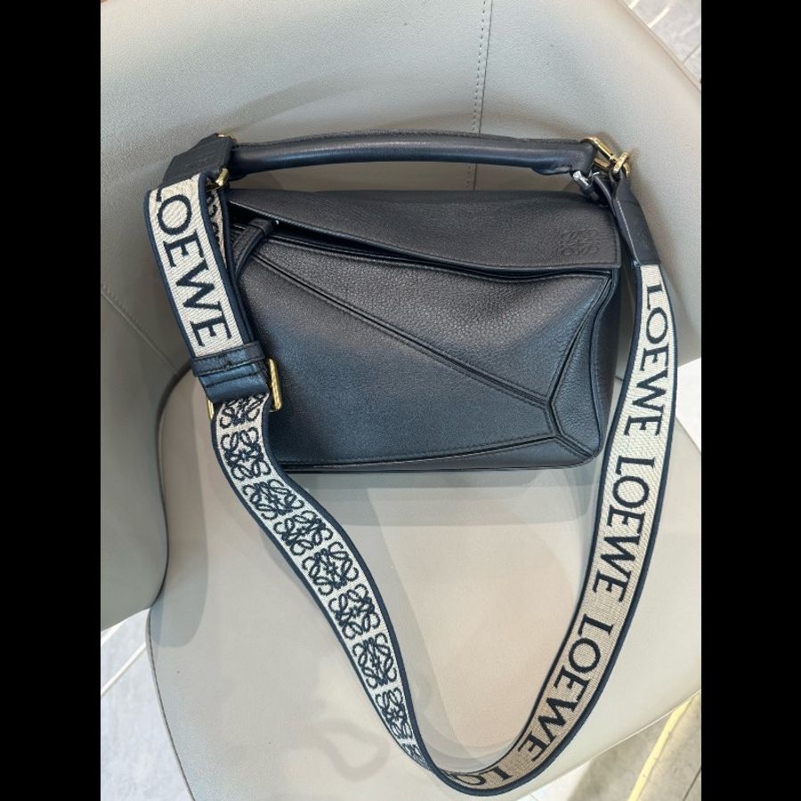 98新❤ LOEWE/羅意威 Puzzle 小号黑色幾何包 寬肩帶。-0