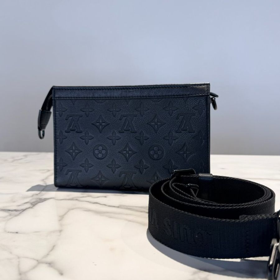 LV aston 隨身壓紋側背-1