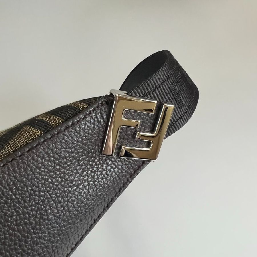 FENDI 7VA635 老花半月包-10