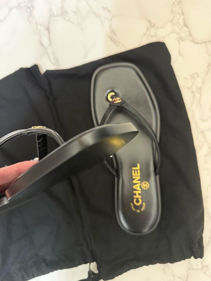 💖Chanel 26a 黑色 夾腳 拖鞋 涼鞋💖 全新全配 37號 黑色 (不議)-9