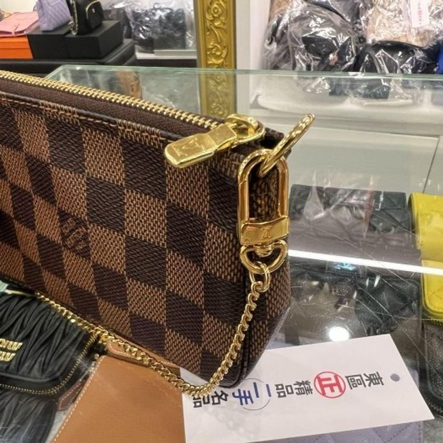 東區正精品㊣LV N58009 咖啡色棋盤格一字拉鍊腋下包金鍊手提包 RZ6570 M58009-6