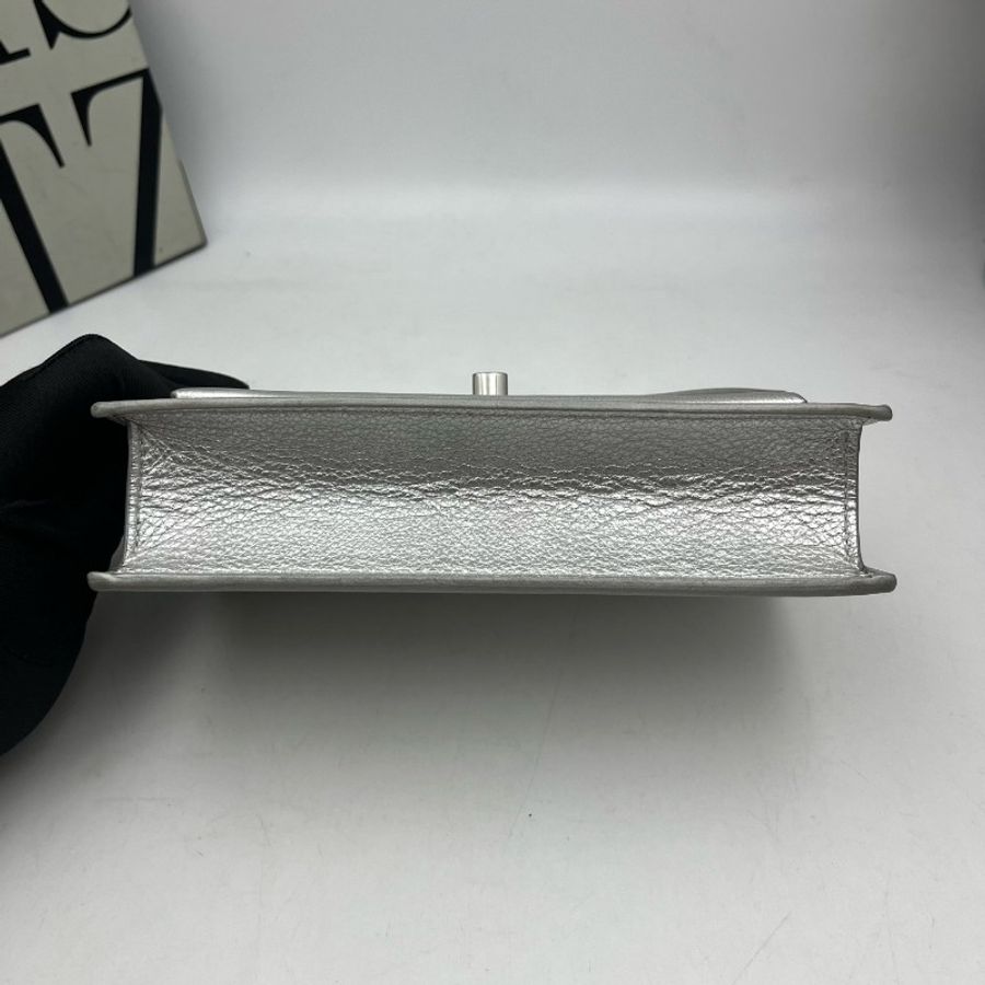 lv路易威登lockme銀色woc斜挎包 19x12.5。-6
