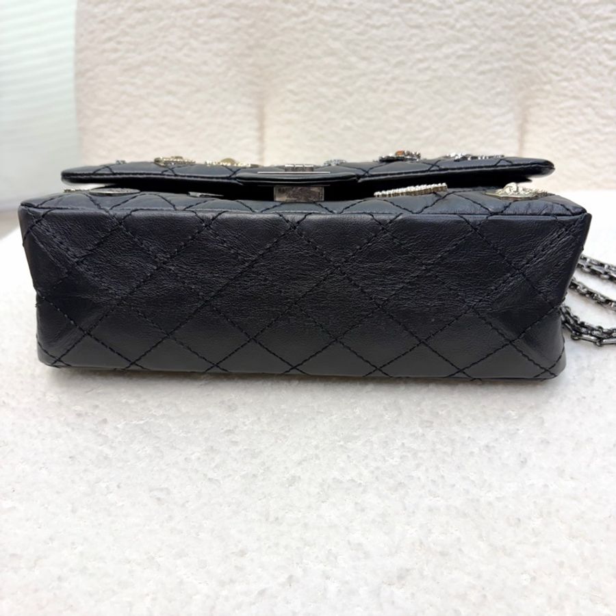 CHANEL包包黑銀揉製牛皮限量銀針徽章款2.55 24CM-9