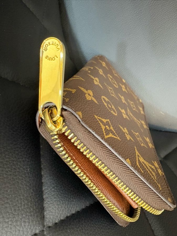 LV 經典老花拉鍊長夾 8卡-7