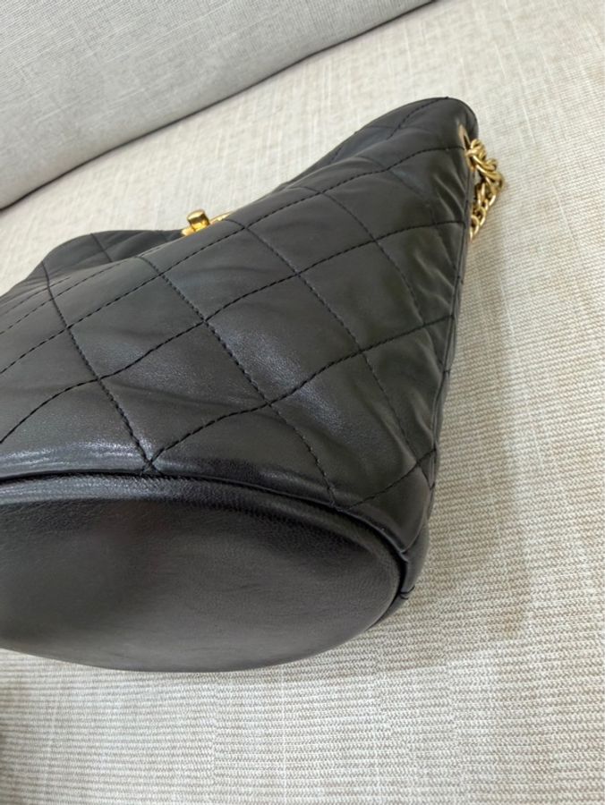 Chanel香奈兒 23C琺瑯 hobo水桶包 黑金-11