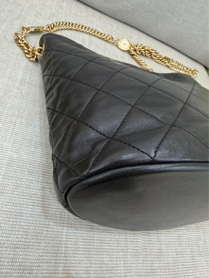 Chanel香奈兒 23C琺瑯 hobo水桶包 黑金-14