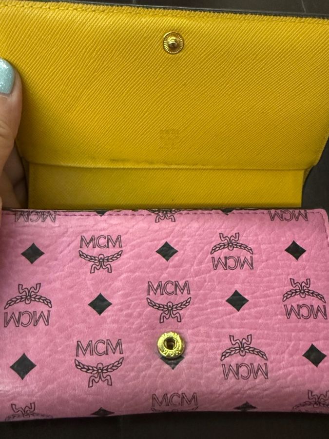 MCM 粉色兔子中夾-4
