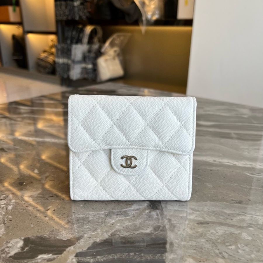 Chanel • 經典白銀荔枝牛皮三折短夾-1