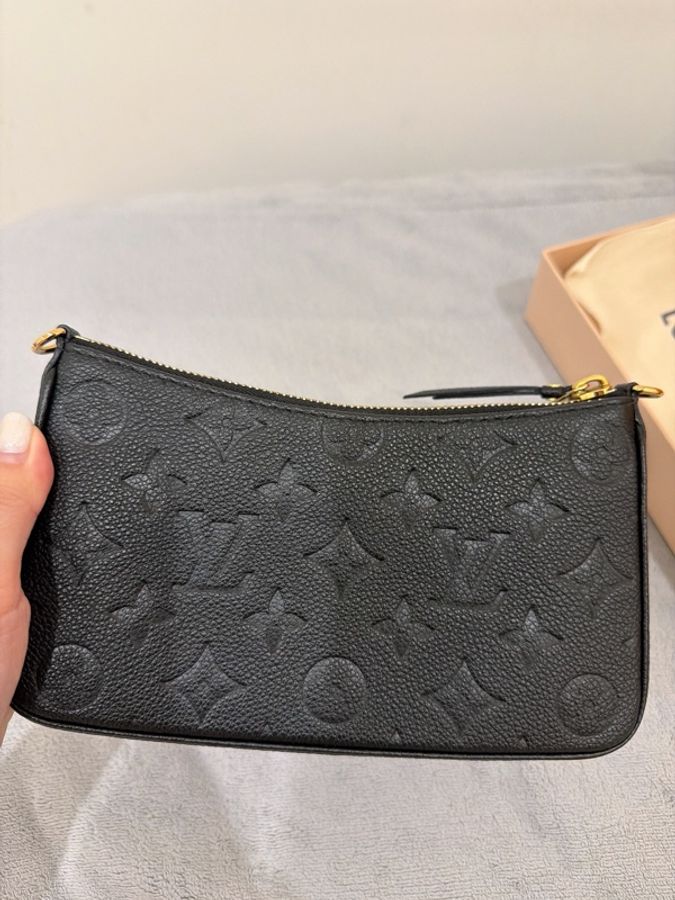 LV 斜背包 Louis Vuitton Easy pouch on strap 小包 包包 肩背包-3