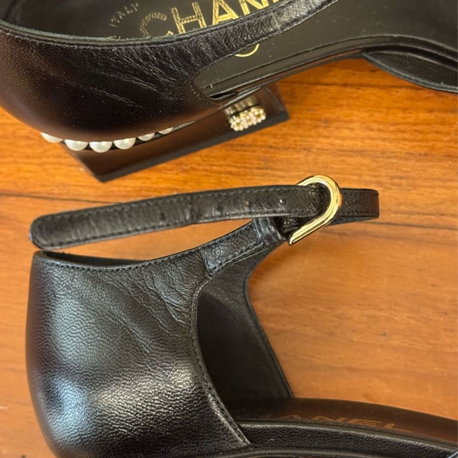 Chanel 黑色側珍珠雙C瑪莉珍鞋38.5-31