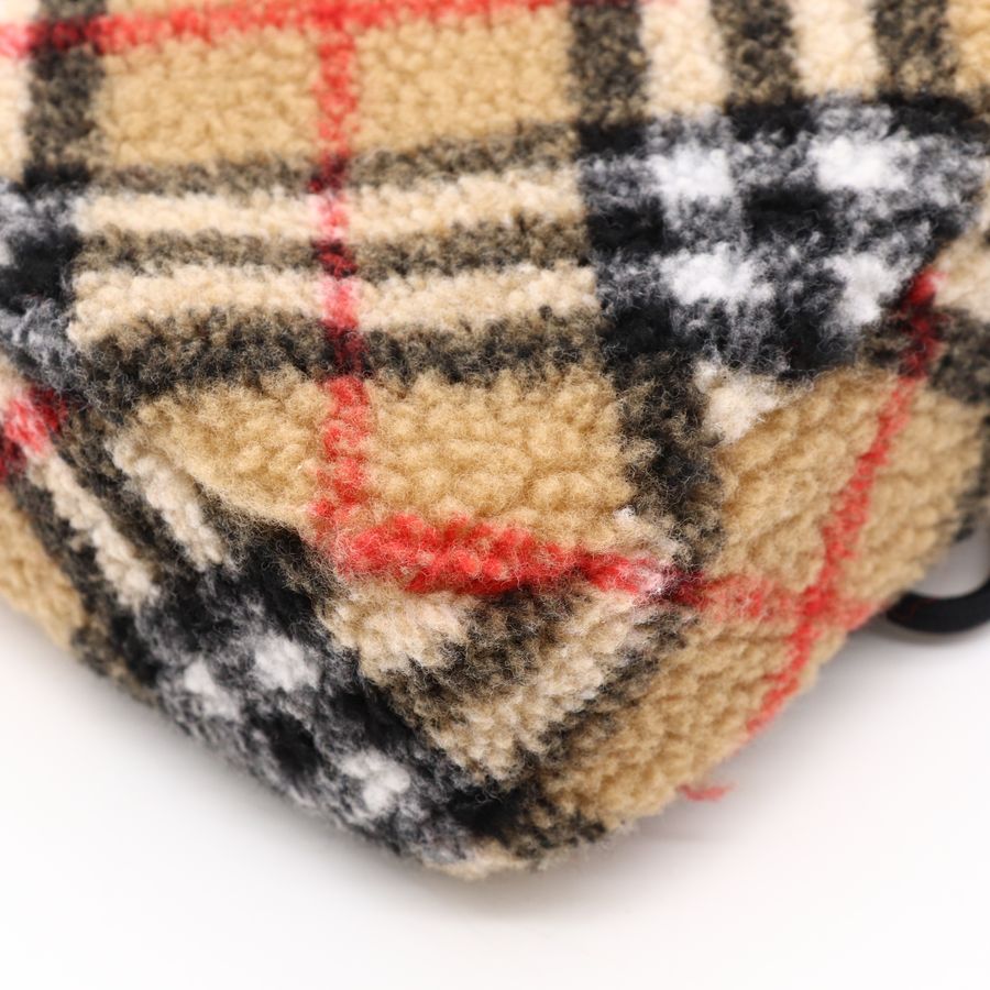 Burberry 羔羊澎澎毛 經典格紋 手機包 拉鍊 斜背包-7