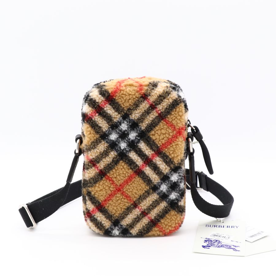 Burberry 羔羊澎澎毛 經典格紋 手機包 拉鍊 斜背包-1