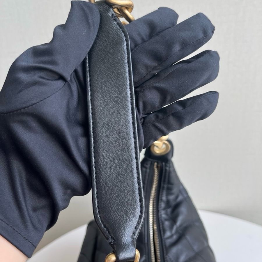 Chanel 香奈兒hobo👜腋下包 嬉皮包25C 大號 肩背包 黑金 羊皮-8