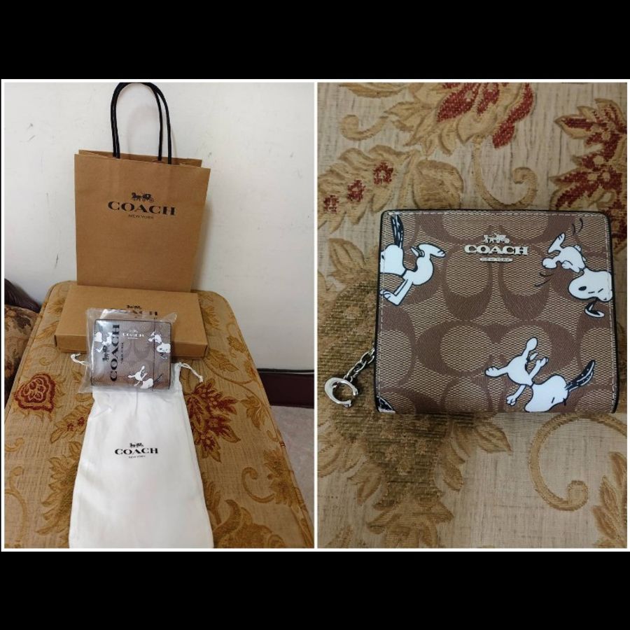 Coach x Snoopy 全新正版現貨 經典小白狗 內零錢包實用 真皮及帆布包身 雙折短夾 請看商品敘述-0