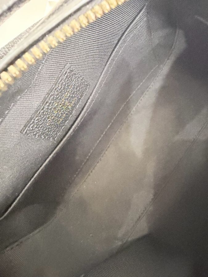 LV 黑牛皮logo壓紋相機包 saintonge-21