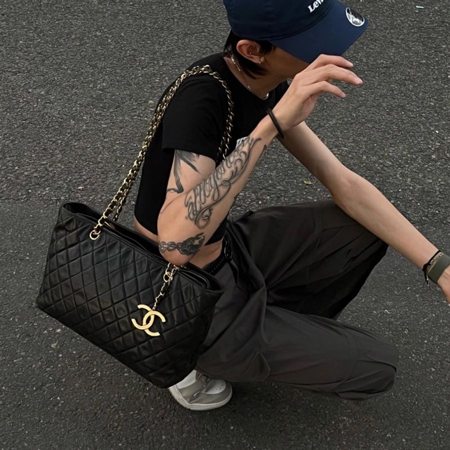 (超級新🆕) Chanel 香奈兒 菱格紋黑金羊皮 肩背包 專櫃26.7萬-19