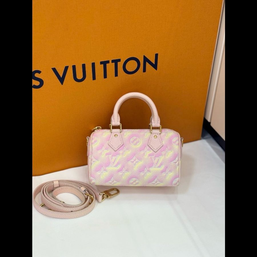 LV 秀款限定星辰speedy nano 98新左右輕微正常使用感 晶片款 仙女色china限定款 好價大幾千～。-1