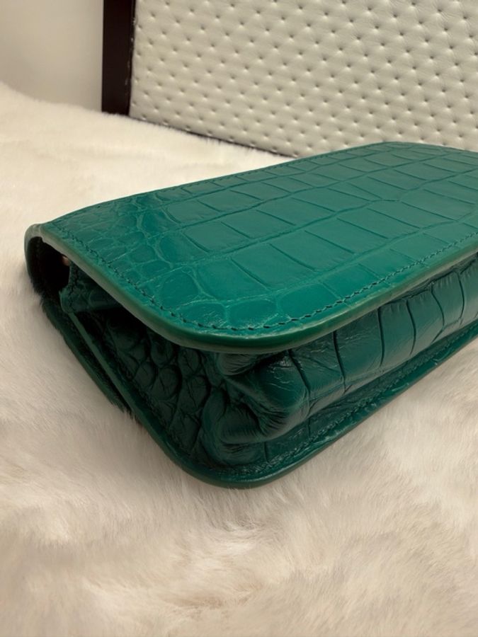 Balenciaga巴黎世家Gossip寶石綠鰐魚壓紋法棍包 底長19cm-2
