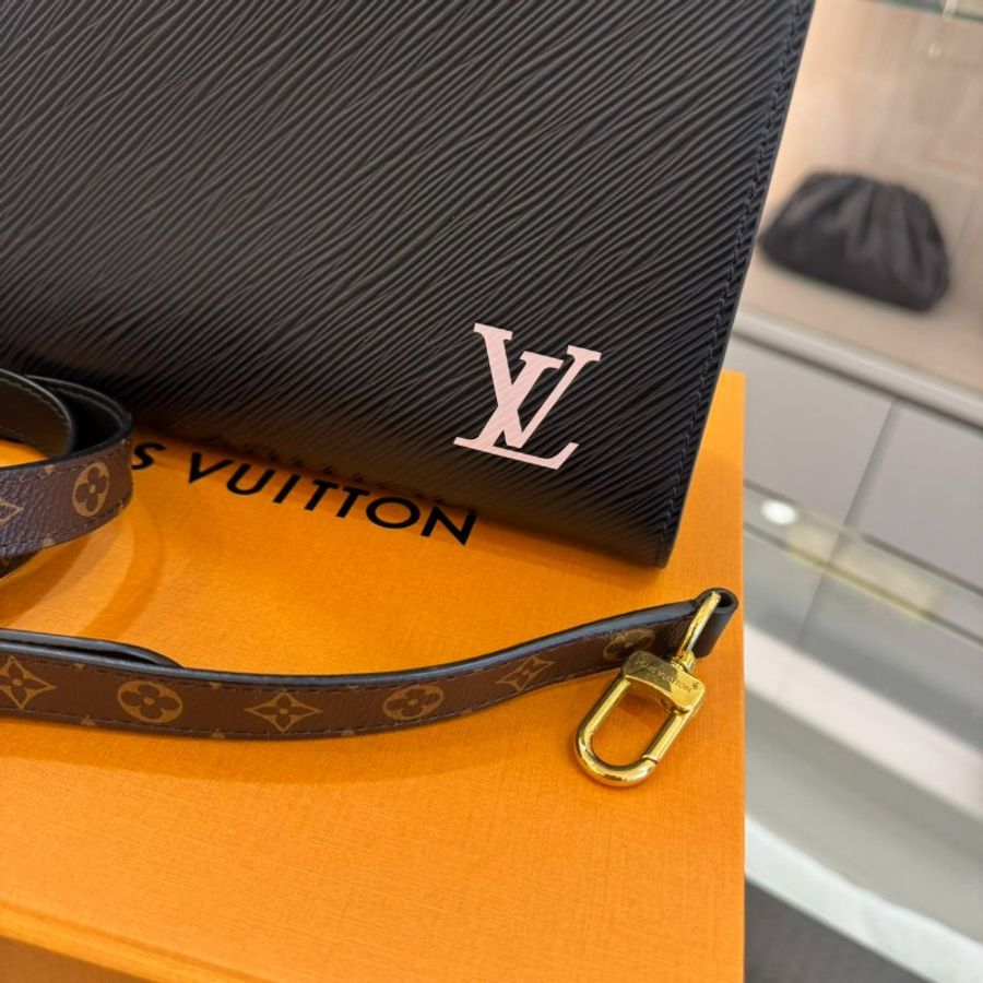 *SHIHNA名牌精品*LV M58660 Sac Plat BB 水波紋琴譜包-3