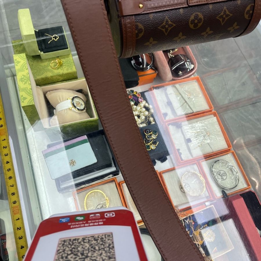 LV路易威登巴比龍Papillon Trunk老花圓筒包 經典老花配色 金色五金-12