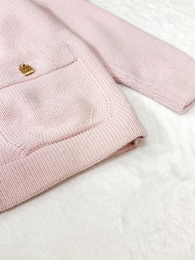 CHANEL 22B秋冬系列 淺粉多元素金扣羊絨開衫 Size42-5