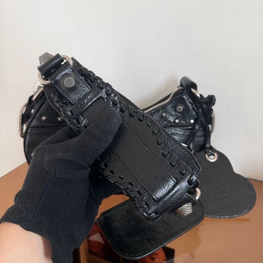 #99.9新 Balenciaga 巴黎世家 Le Cagole xs月牙機車包-24