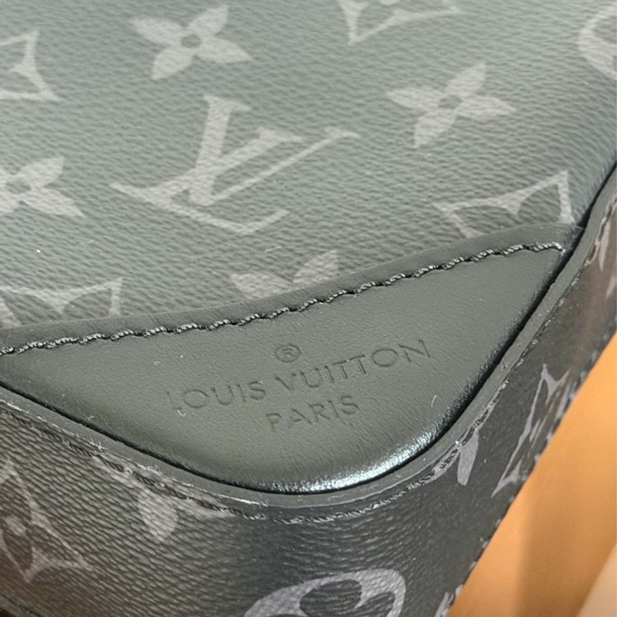 #98新 Louis Vuitton Trio 三合一黑武士郵差包 芯片款-12