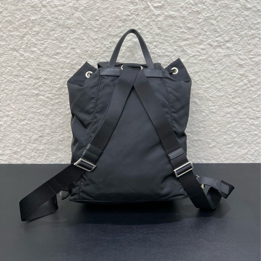 【震撼撿漏👍🏻全網最低價】💫Prada/普拉達黑銀尼龍降落傘雙肩包背包 男女通用-2