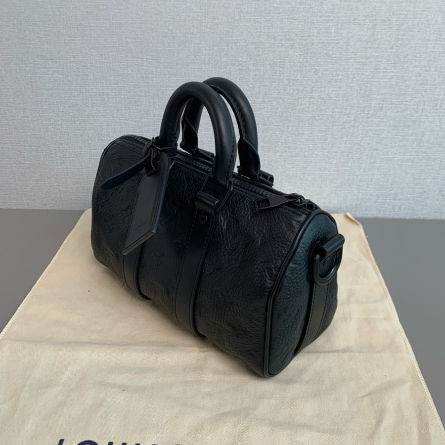Louis Vuitton 路易威登👑 Keepall25 黑武士💕 手提斜挎包💗 99新✨芯片款 尺寸:25×15-2