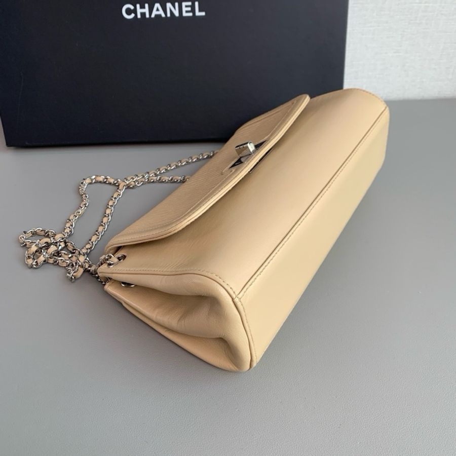 Chanel香奈兒🖤 中古款2.55米色銀扣單肩斜挎包💕 98新✨ 7開有卡 尺寸:26x13-2