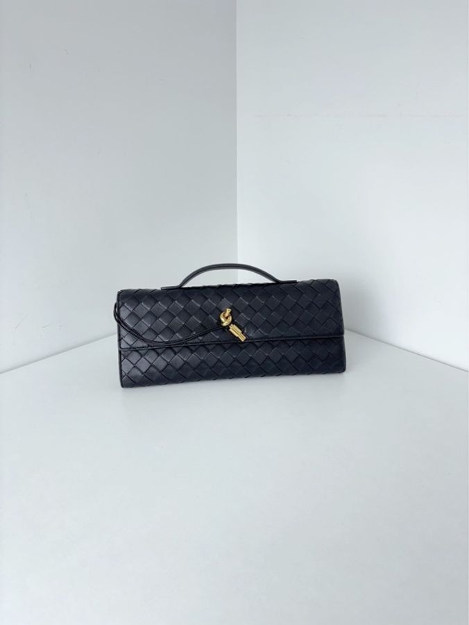 Bottega Veneta🫶🏻 新款芯片 長款Andiamo CLutch 黑色金扣 編織手拿包 晚宴包💕 99新✨ 尺寸31*13.5*3-0