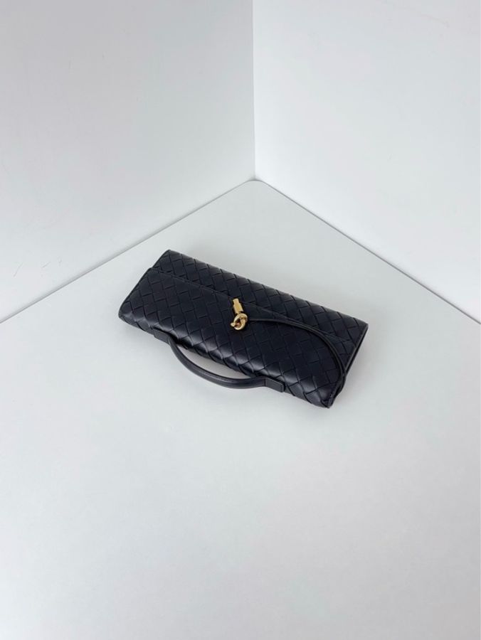 Bottega Veneta🫶🏻 新款芯片 長款Andiamo CLutch 黑色金扣 編織手拿包 晚宴包💕 99新✨ 尺寸31*13.5*3-5