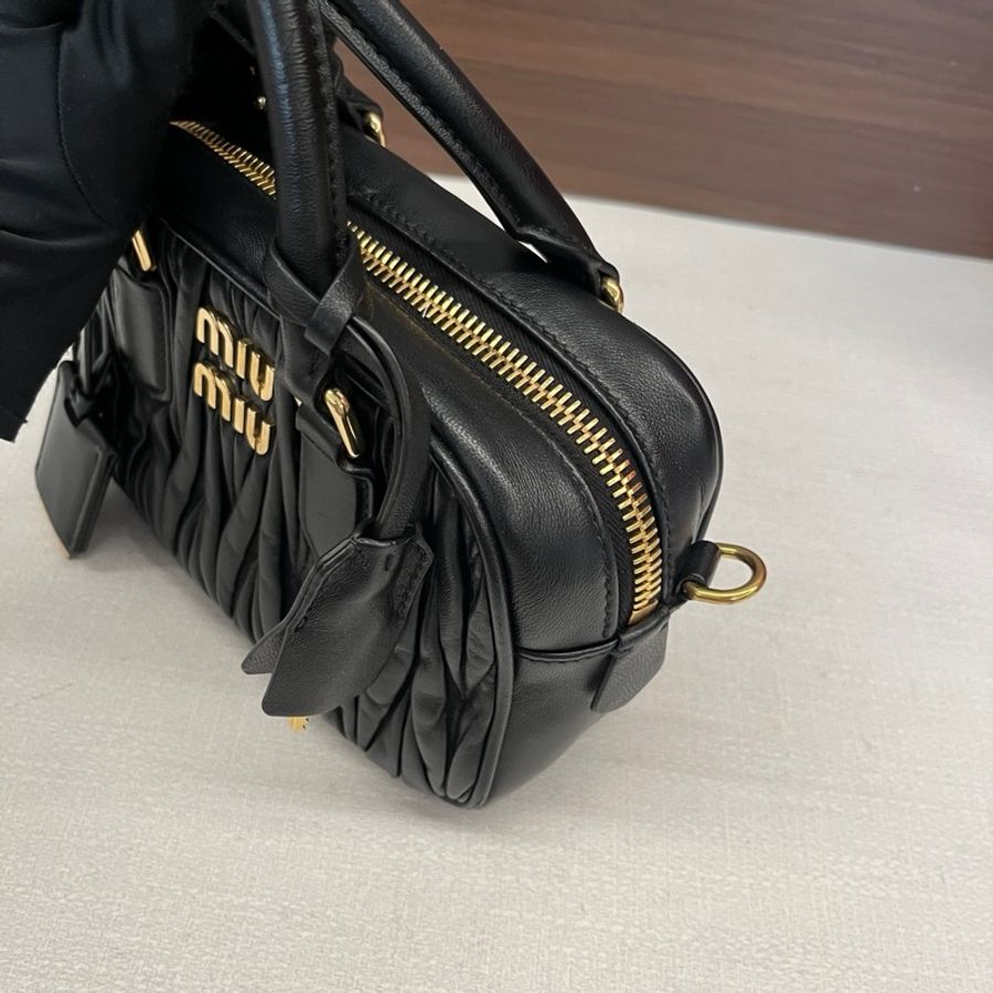 MiuMiu繆繆Arcadie保齡球小號黑金褶皺手提包單肩包斜挎包 芯片款,-2