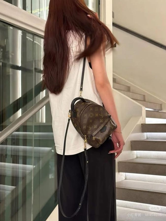 ✨售 二手真品 LV M44873 Palm Springs Mini 新版拉鏈 小書包 後背包-3