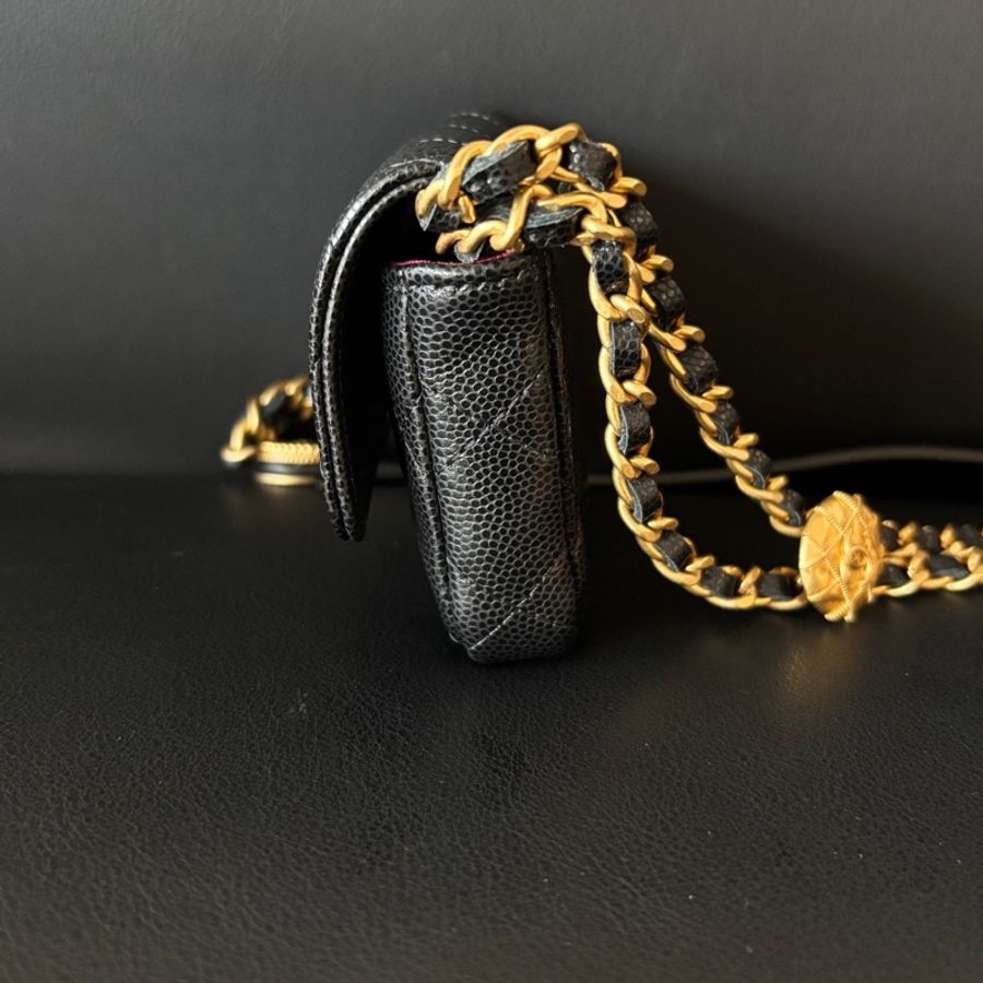 香奈兒 Chanel 22a黑金荔枝皮 金幣mini woc 芯片款-4