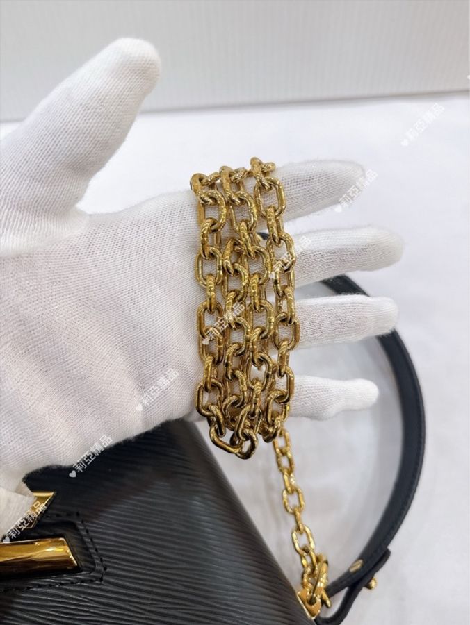 莉亞精品♡ LV M21113 中號 Twist黑金水波紋鏈條包 二手美包-18