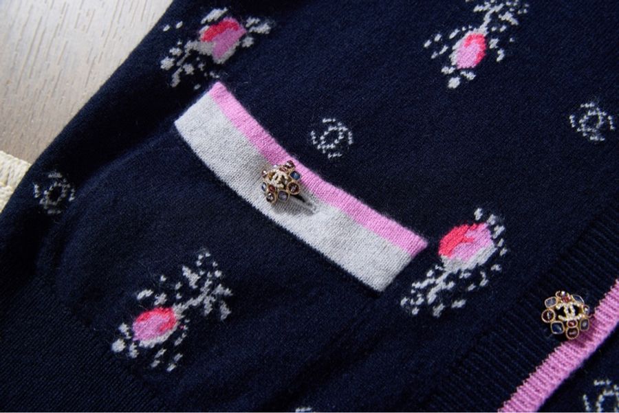 CHANEL 藏青粉滾邊花卉提花山羊絨短袖開衫 Size36-5