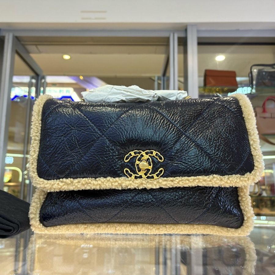 99新 CHANEL 香奈兒19bag 中號深藍油蠟皮拼泰迪毛手提單肩斜挎包，配件塵袋芯片款-0
