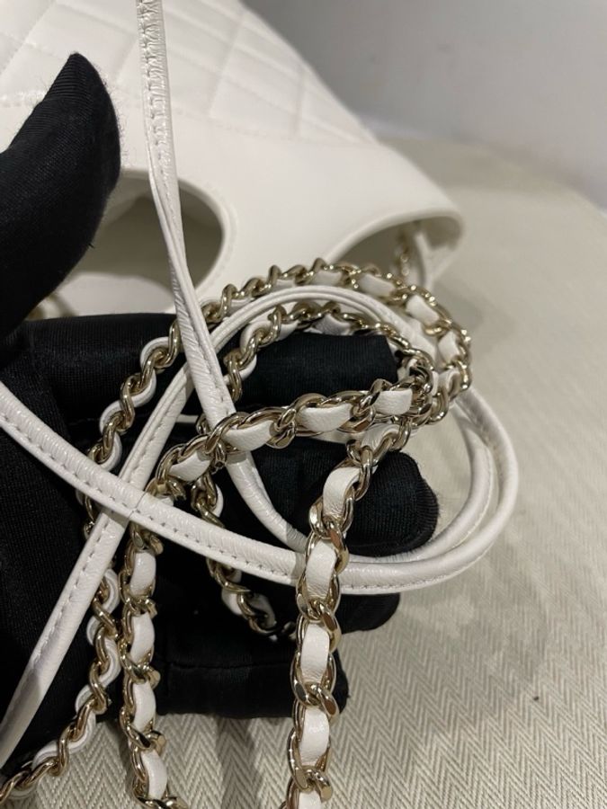 Chanel香奈兒白色油臘皮 25K 31bag 橫版中號,尺寸30 x 36x9cm,芯片款 帶票-8