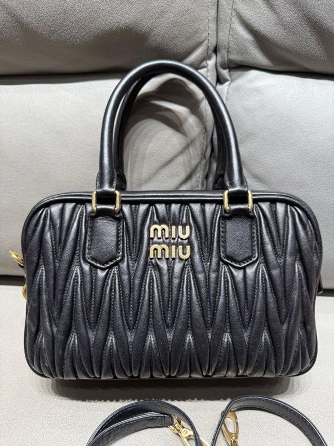 miumiu繆繆Arcadie保齡球包 尺寸25*16*8-1