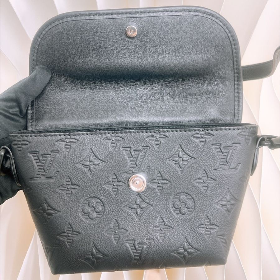 Lv pulse wearbale wallet black 黑色銀包袋-7